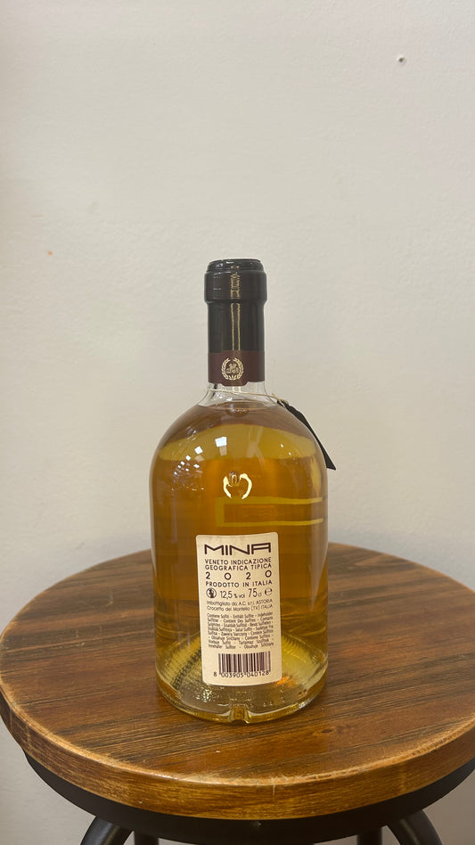 Mina cantina Astoria