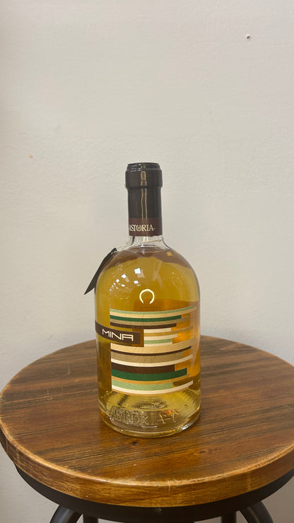 Mina cantina Astoria
